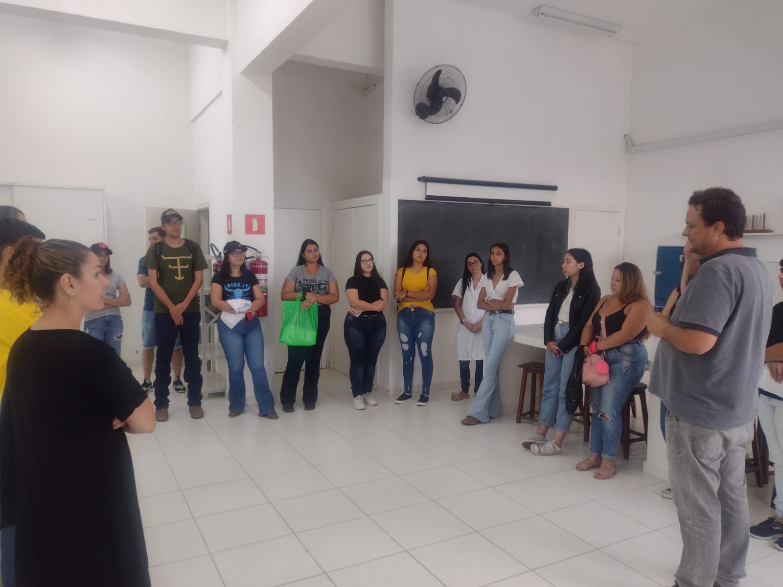 f02